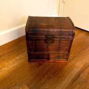 Very nice Vintage Wicker Rattan Jewelry Box